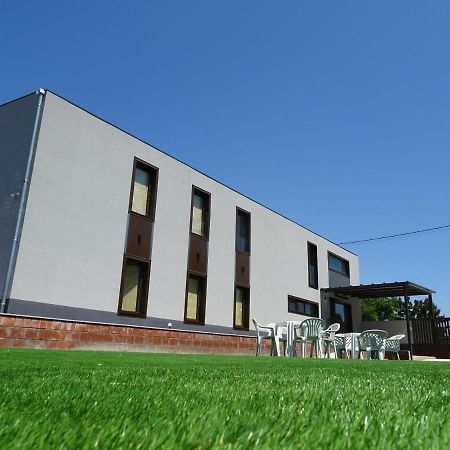 Albergue Santiago 15 Monforte 몬포르테데레모스 외부 사진