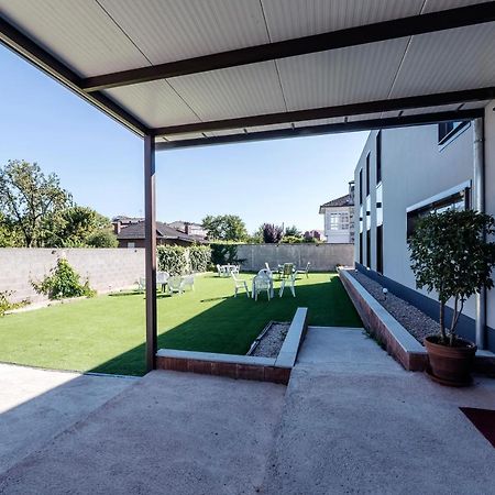 Albergue Santiago 15 Monforte 몬포르테데레모스 외부 사진