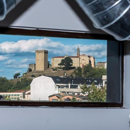 Albergue Santiago 15 Monforte 몬포르테데레모스 외부 사진