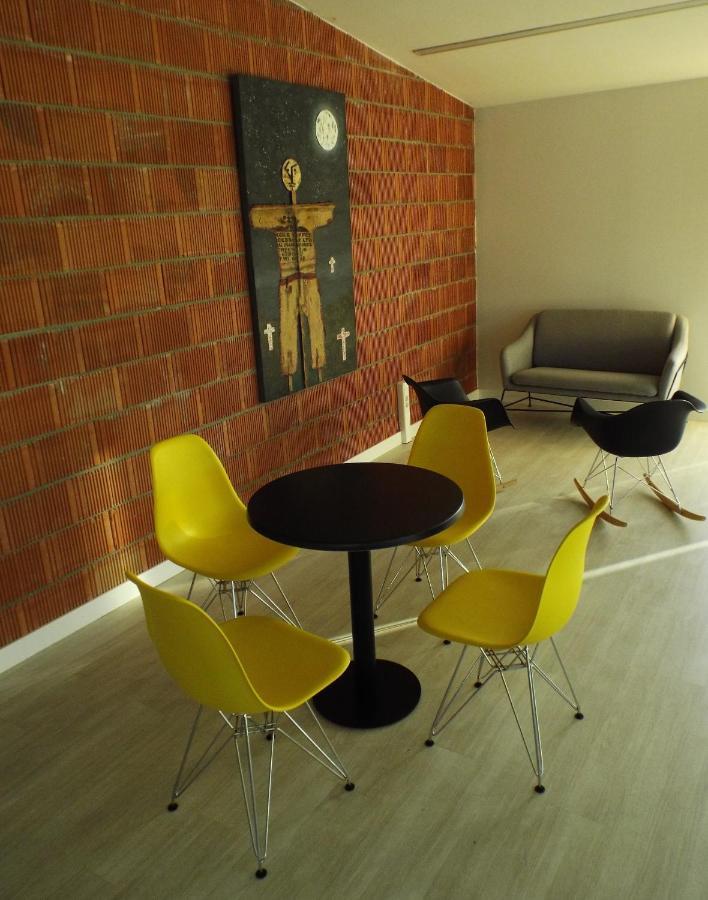 Albergue Santiago 15 Monforte 몬포르테데레모스 외부 사진