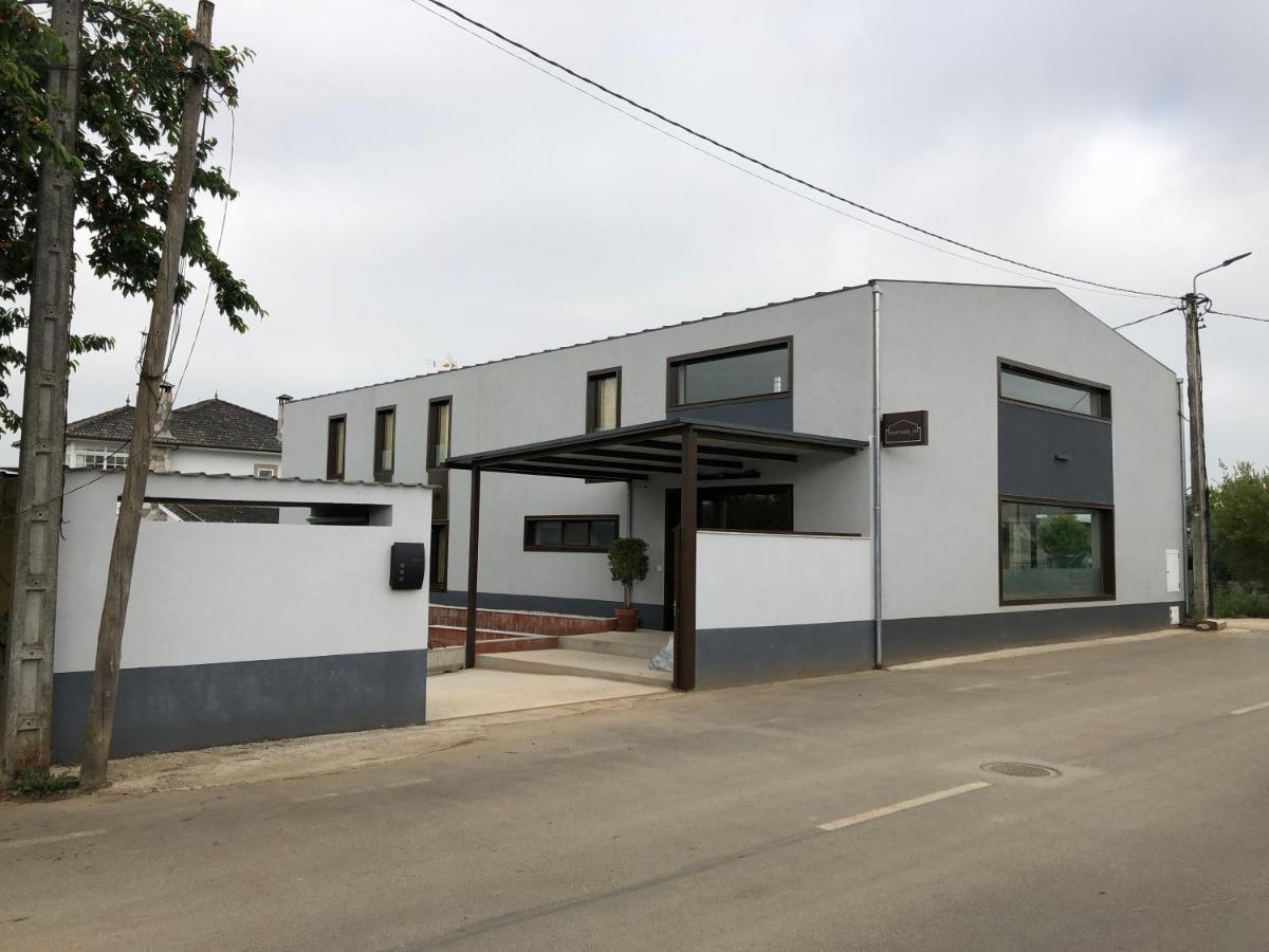 Albergue Santiago 15 Monforte 몬포르테데레모스 외부 사진