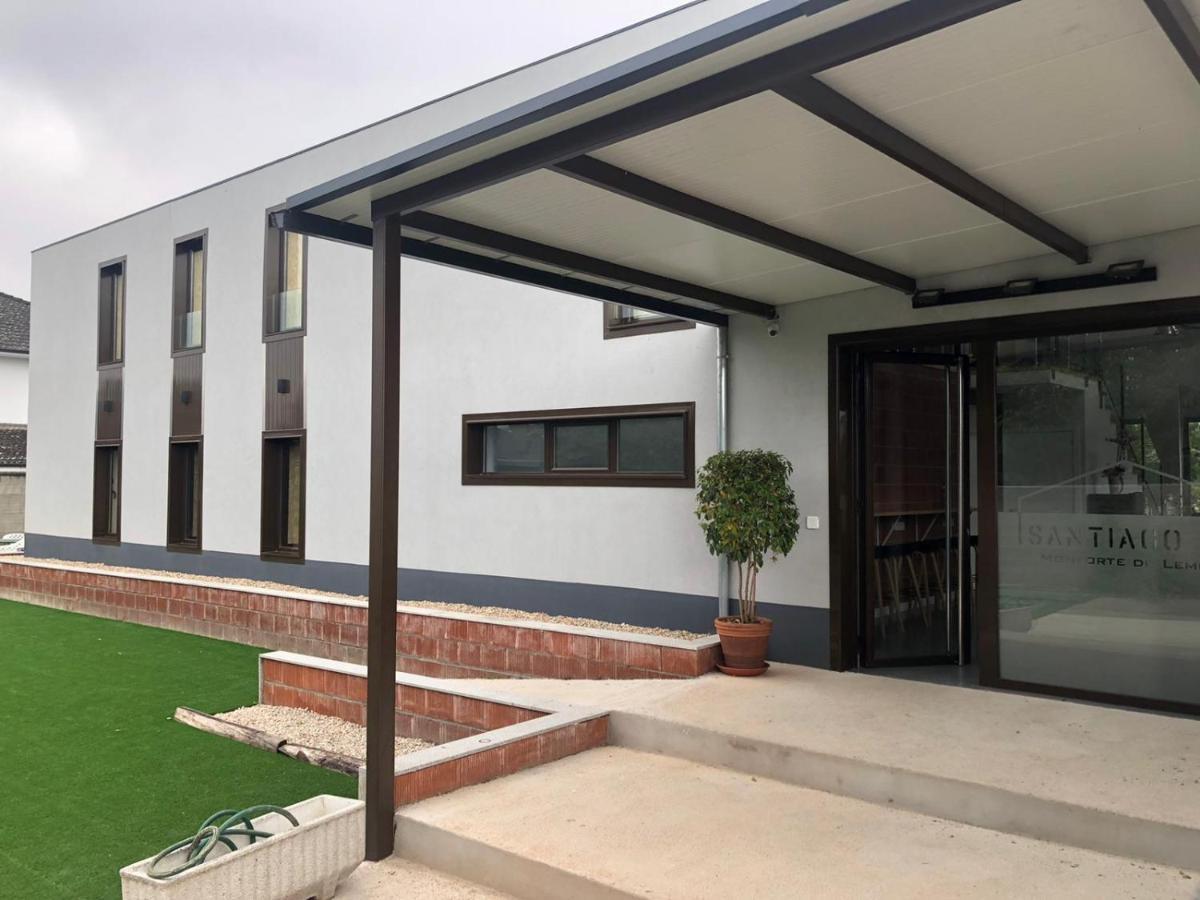 Albergue Santiago 15 Monforte 몬포르테데레모스 외부 사진