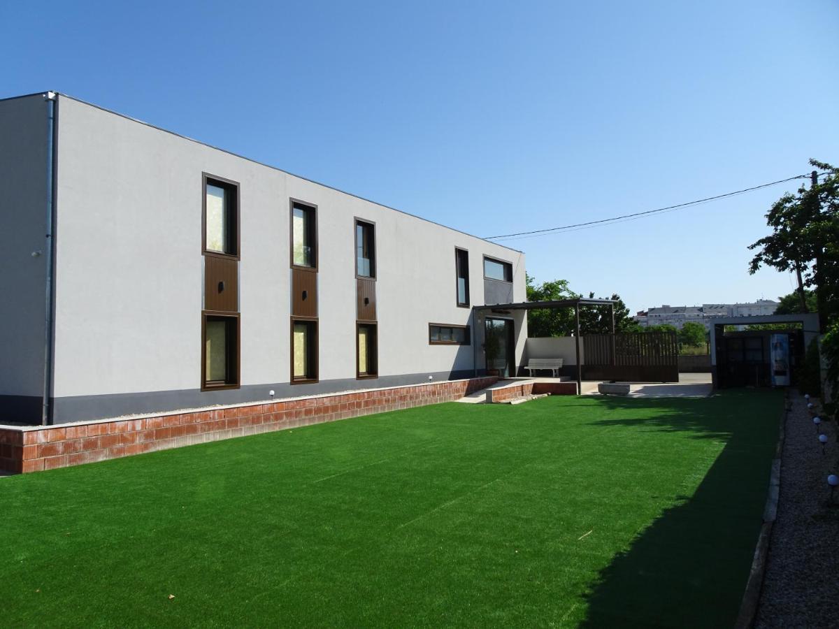 Albergue Santiago 15 Monforte 몬포르테데레모스 외부 사진