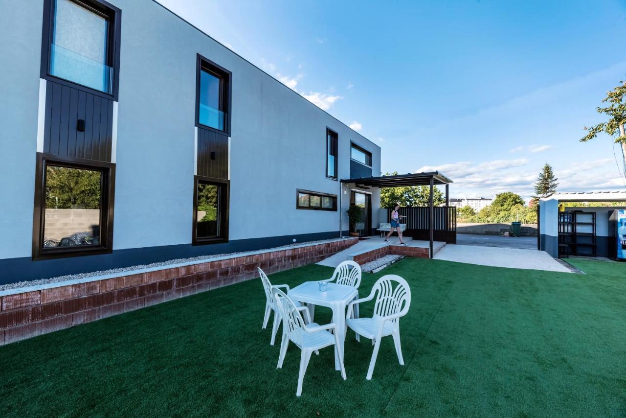 Albergue Santiago 15 Monforte 몬포르테데레모스 외부 사진