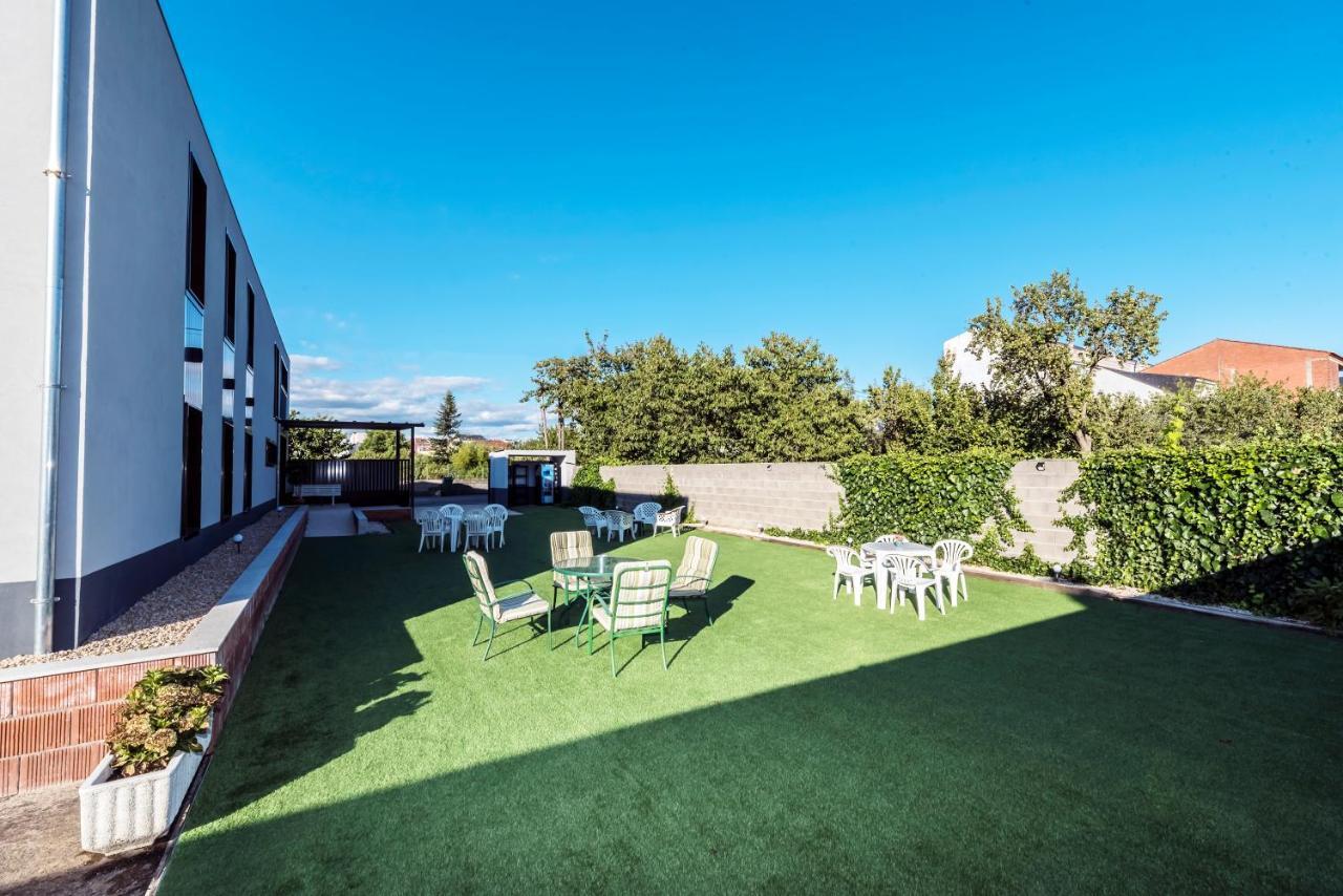 Albergue Santiago 15 Monforte 몬포르테데레모스 외부 사진