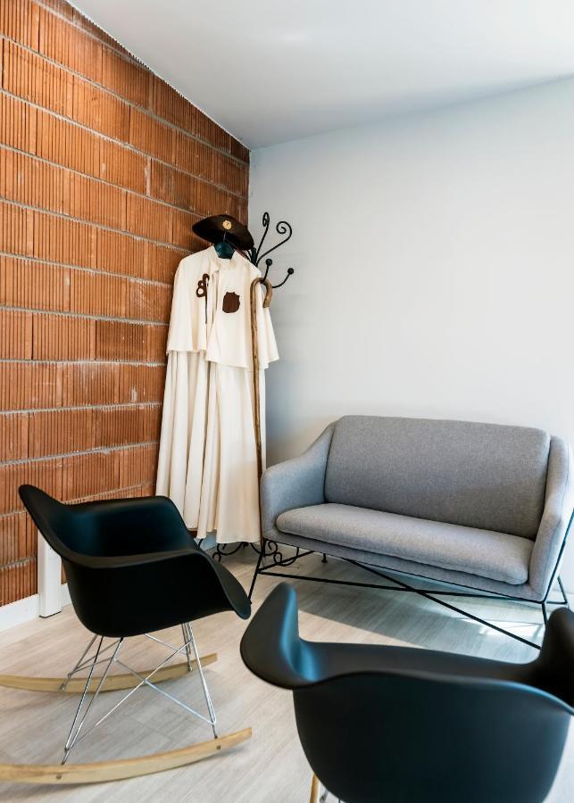 Albergue Santiago 15 Monforte 몬포르테데레모스 외부 사진