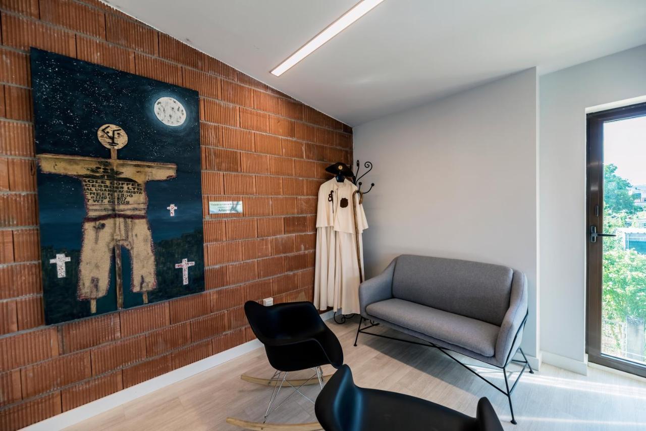 Albergue Santiago 15 Monforte 몬포르테데레모스 외부 사진